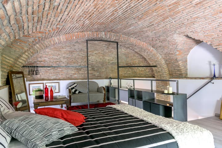 Спална соба со простор за седење