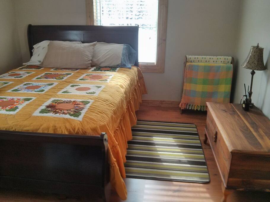 Bedroom with queen size bed
