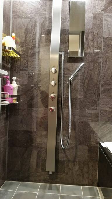 Bathroom with a bathtab