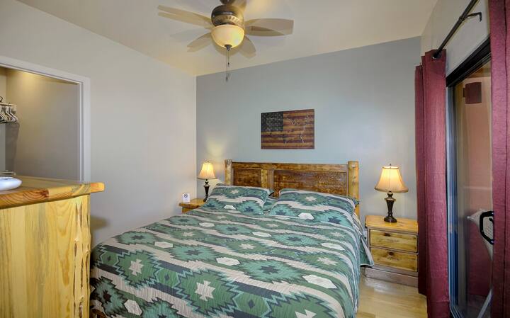 Vacation Townhome - Hot Tub, WIFI-L