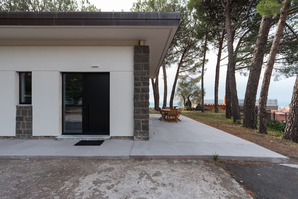 Outdoor entry / Ingresso esterno
