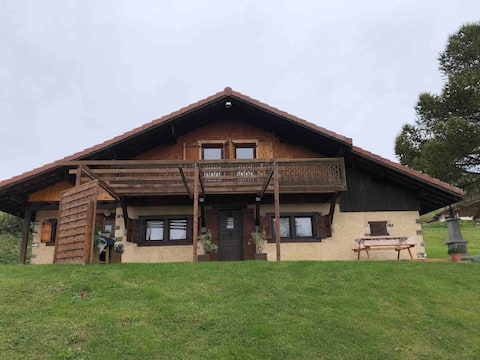 Chalet for 10 people in the heart of the Hirmentaz ski area
