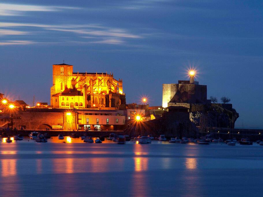 Castro-Urdiales de noche