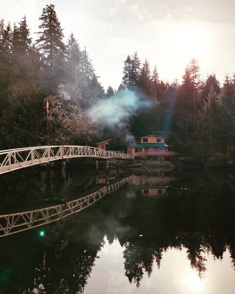 Come stay at Tidey Cabin in West Coast paradise!