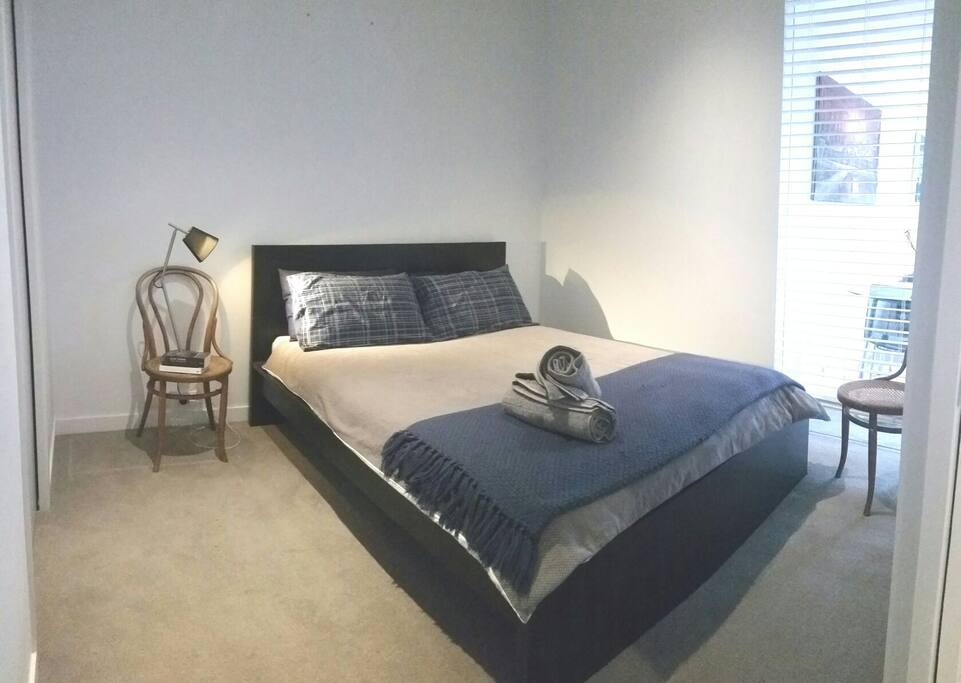 Comfy queen size bed, linen provided