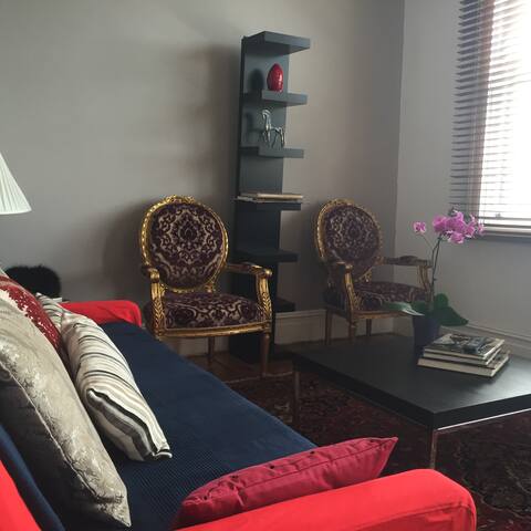 Gorgeous 2 Bed 2 Bath Flat gallery image 2