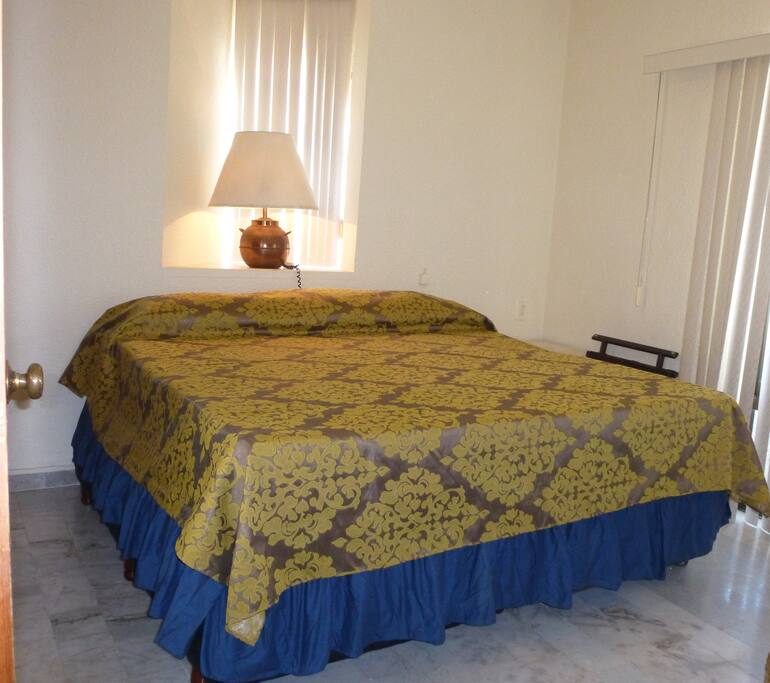 Recámara Principal con Cama King Size