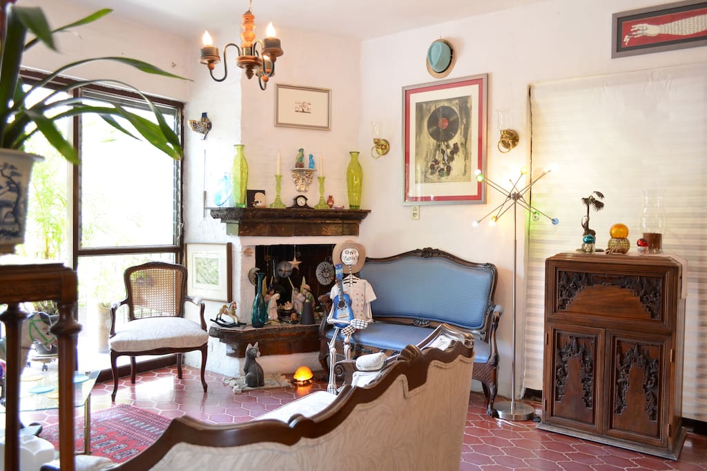 View of the living room with the first balcony.