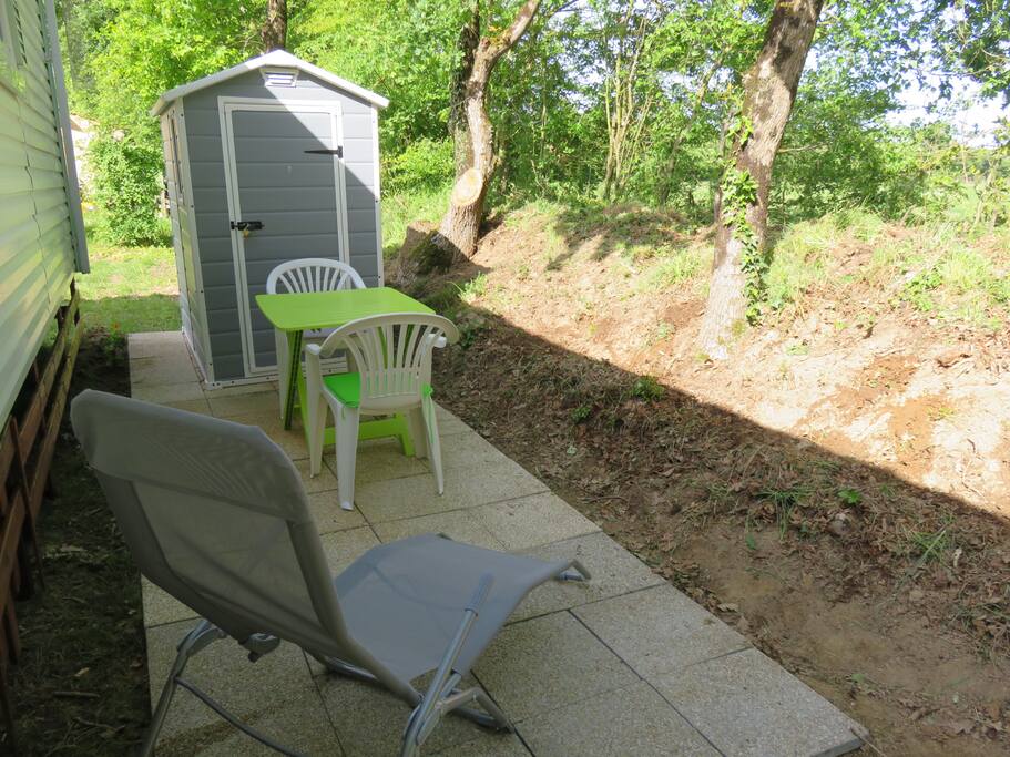 Terrasse arrière ombragée