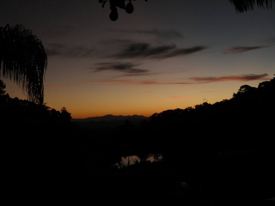 Vista entardecer - Ao fundo, o Pico da Bandeira