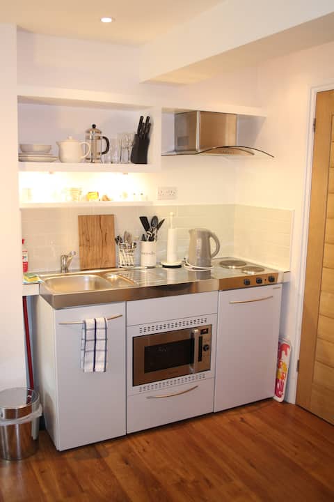 Successful Airbnb property: x Just off Gloucester Rd, small modern studio in Filton