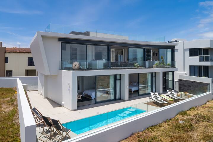 STYLE Designer Villa BEACH FRONT- Unlimited Views gallery image 3