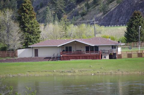 Fishin' Eddy's Mountain Lodge on Missouri River