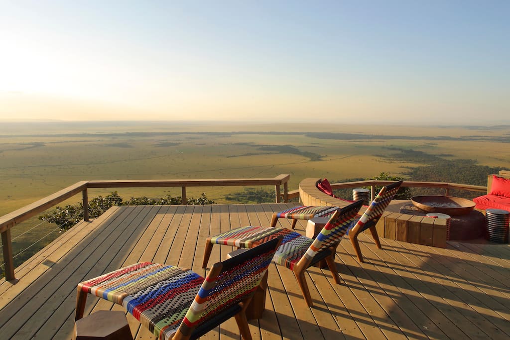 Guest area lounging with views, cocktails and bitings