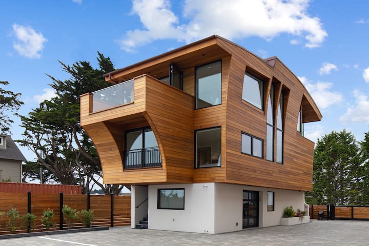 Spectacular Coastal Half Moon Bay Home
