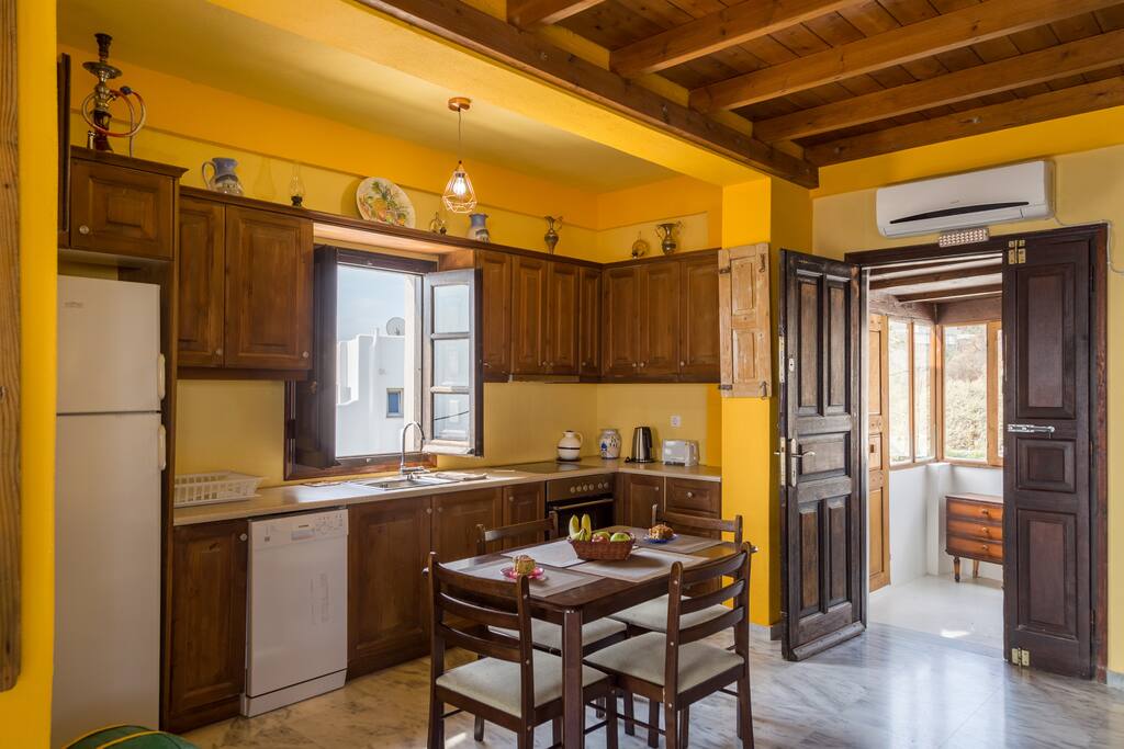 Fully equipped kitchen.