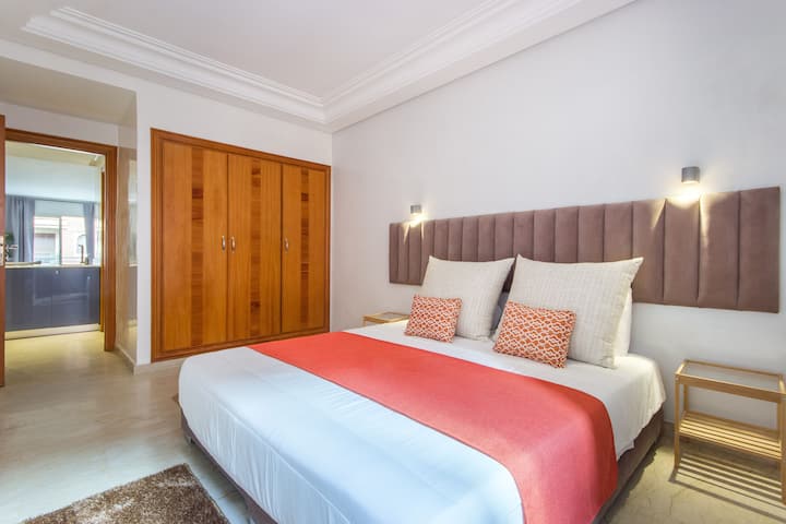 เตียงคิงไซส์ในห้องนอน n ° 3 พร้อมเครื่องปรับอากาศ
ห้องนอน #3 กว้างขวางพร้อมเตียงคิงไซส์และเครื่องปรับอากาศ