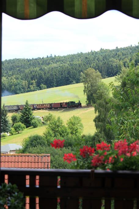 Ausblick vom Balkon auf die Zittauer Schmalspurbahn