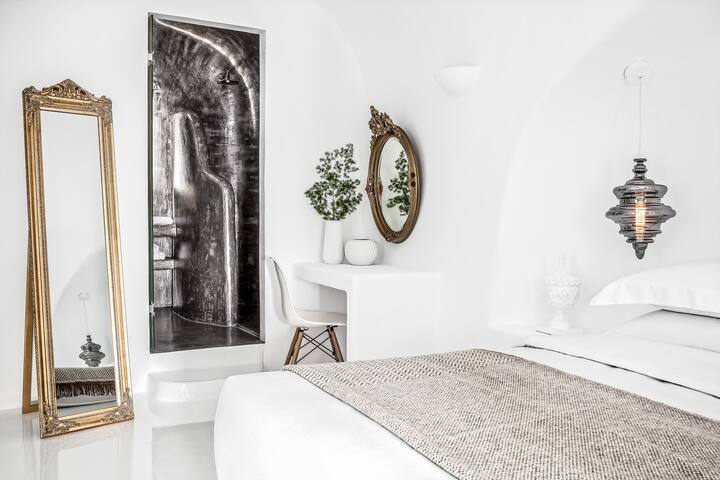 Erossea Villa Imerovigli Santorini gallery image 3