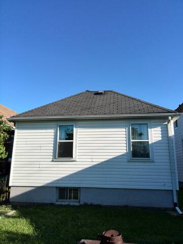 nice room walk to niagara falls canada