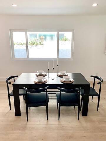 THE BOHO BUNGALOW| Fresh Modern Home in Hollywood! gallery image 4