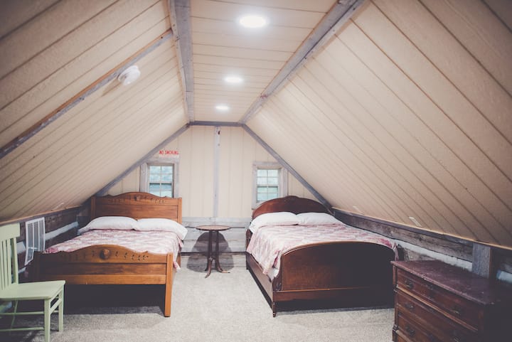 The Loft - Contains 3 beds (2 full, 1 queen)