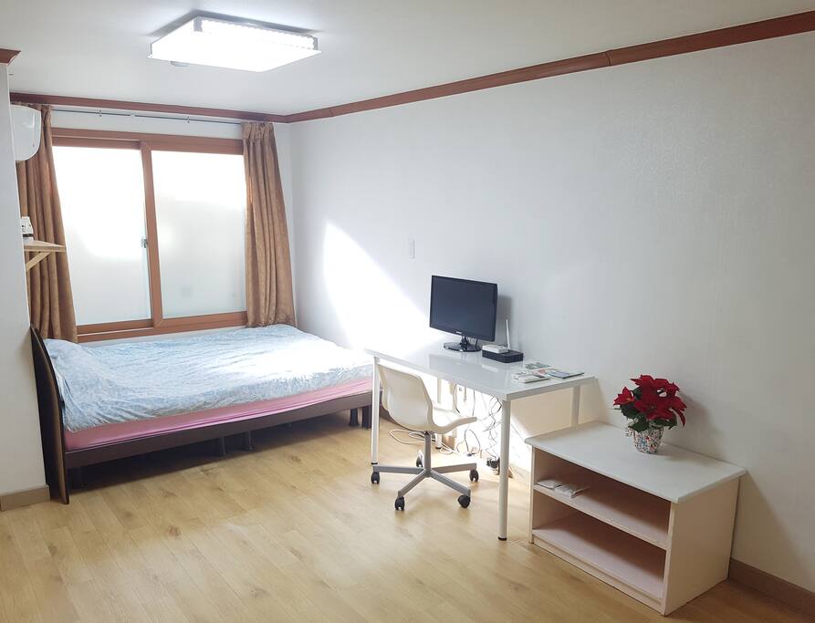 bed,desk,drawers