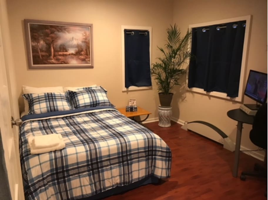 Blue Jay Room: View from Closet