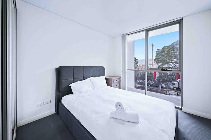 Nearby Airport 3bedrooms Apt & Free parking