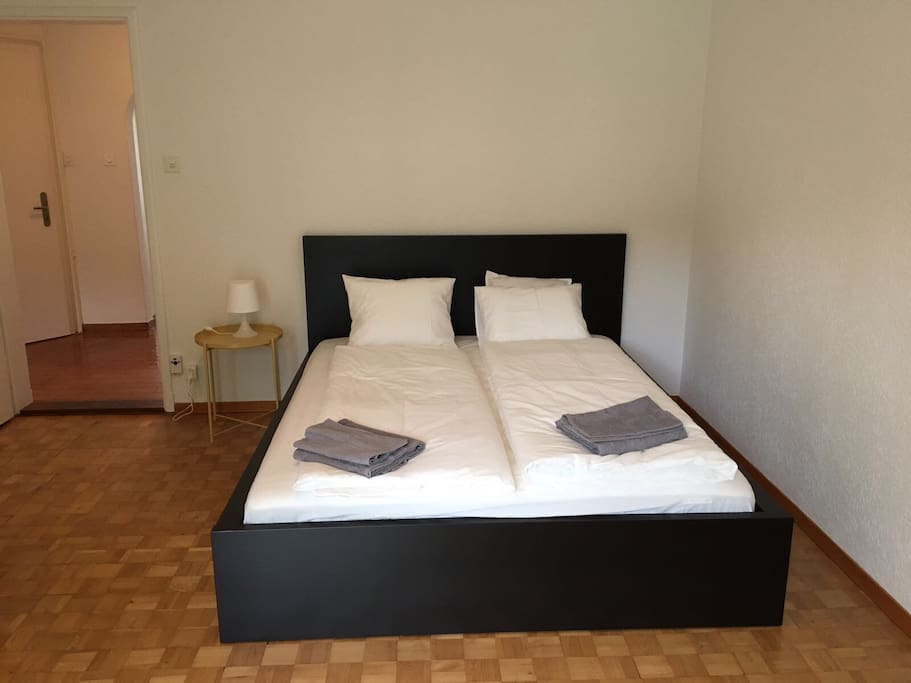 Schlafzimmer 1 / Bedroom 1