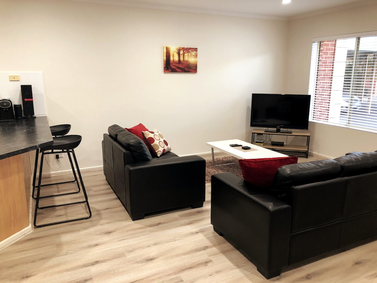 Popular Airbnb listing: 2 BR Ground floor apartment- perfect location in North Adelaide