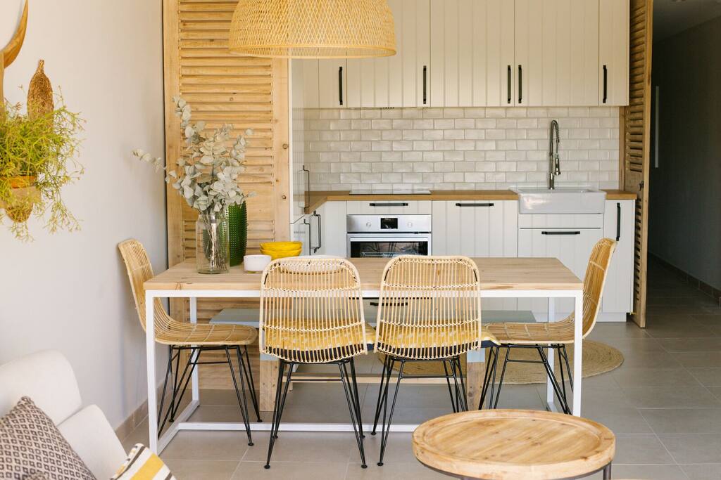 Cocina y comedor. Foto del apartamento publicada en revistas de interiorismo.