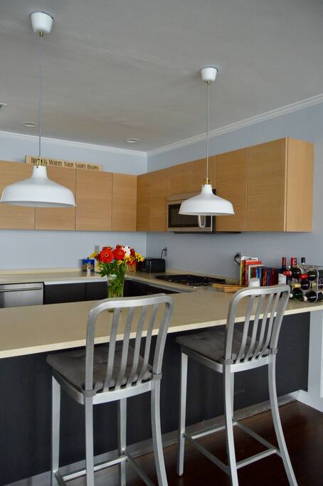 Breakfast bar is great for entertaining and grabbing a quick bit