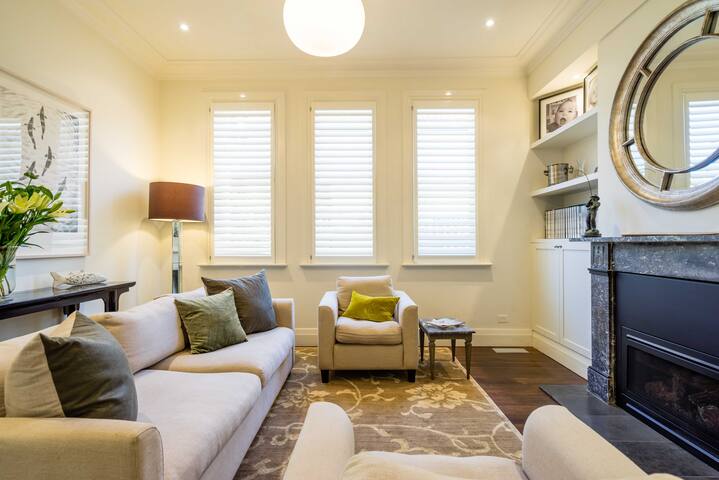 Lounge by the Pool at a Luxury Sydney Home gallery image 2