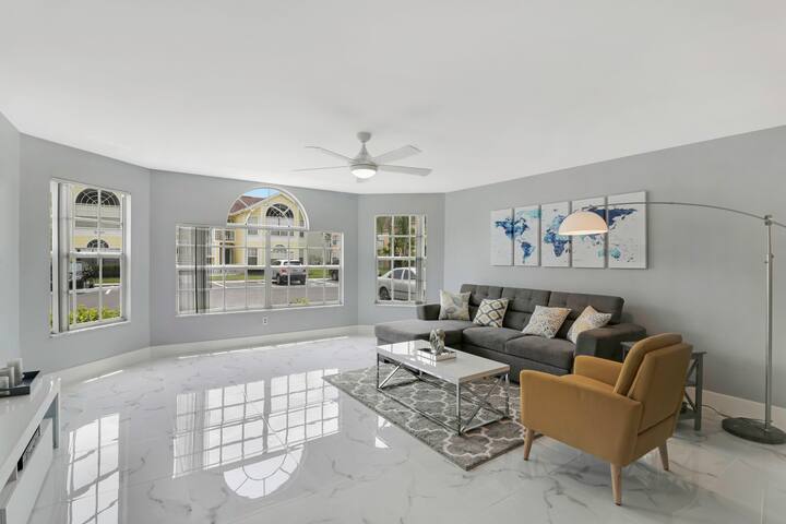 New 2019 Completely Renovated3/2 near Disney parks