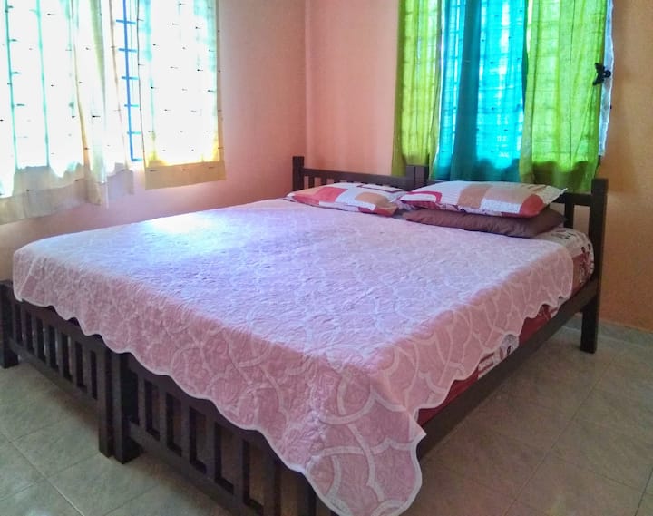 3rd bedroom with 2 single beds, can be separated or combined