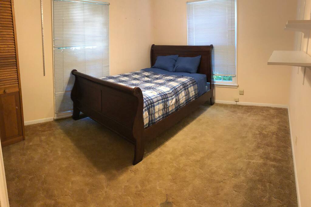 Room comes with a Queen Size bed only