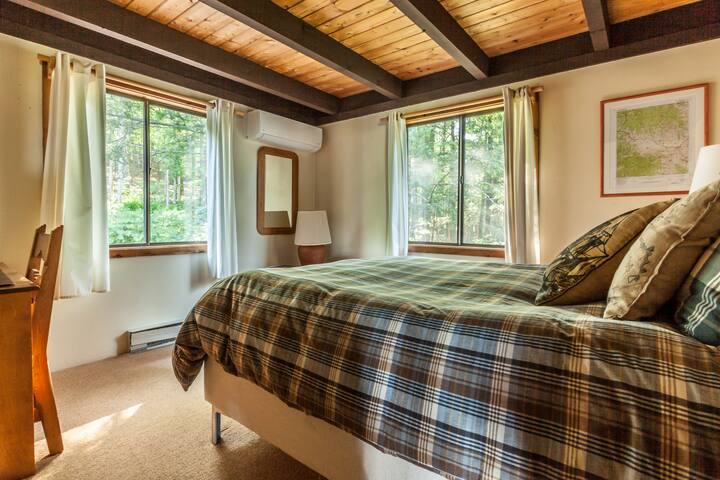 Main floor bedroom - queen bed