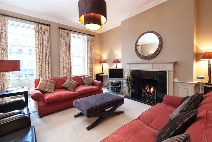 2 bed / 2 bath central apartment – high spec