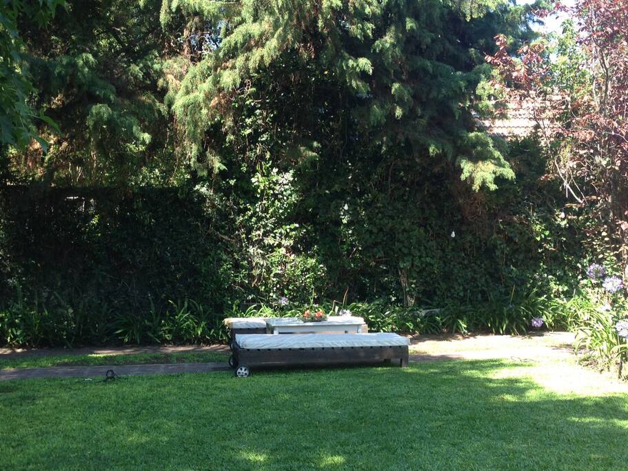 Jardín delantero.