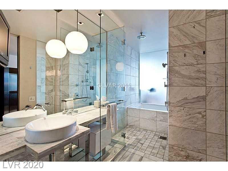 Palm Place Suite