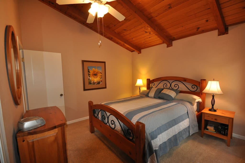Guest bedroom, Queen, main floor (upper level). The Lake House. Dog Friendly Pine Mountain Lake Vacation Rental, just 25 miles from the entrance of Yosemite, Hwy 120 corridor. Unit 3 Lot 251