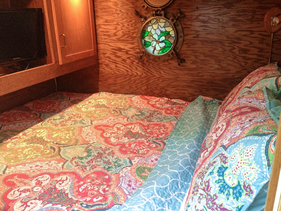 The sleeping quarters have a queen sized bed, cabinets and a television. If the campsite has cable, the television can be hooked up to it. It can also be hooked up to most mobile phones.