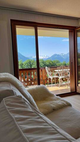 Serene 2-bedroom flat next to Aiglon College gallery image 4