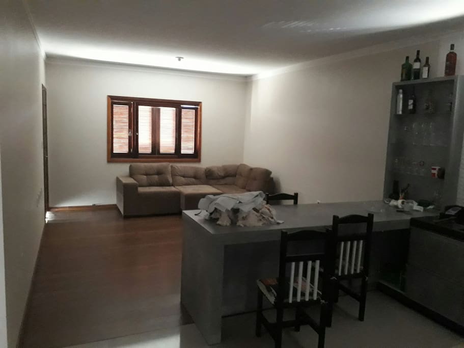 sala de estar e cozinha.