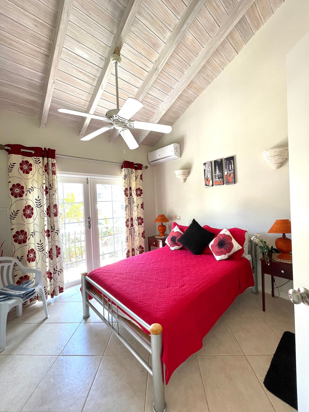 房子后面有第二间双人卧室 