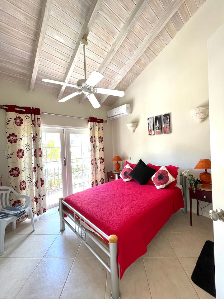 Chumba cha kulala cha pili nyuma ya nyumba 