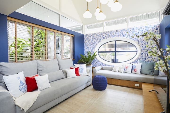 Private blue and white stylish house, 4Br 3Bathr.