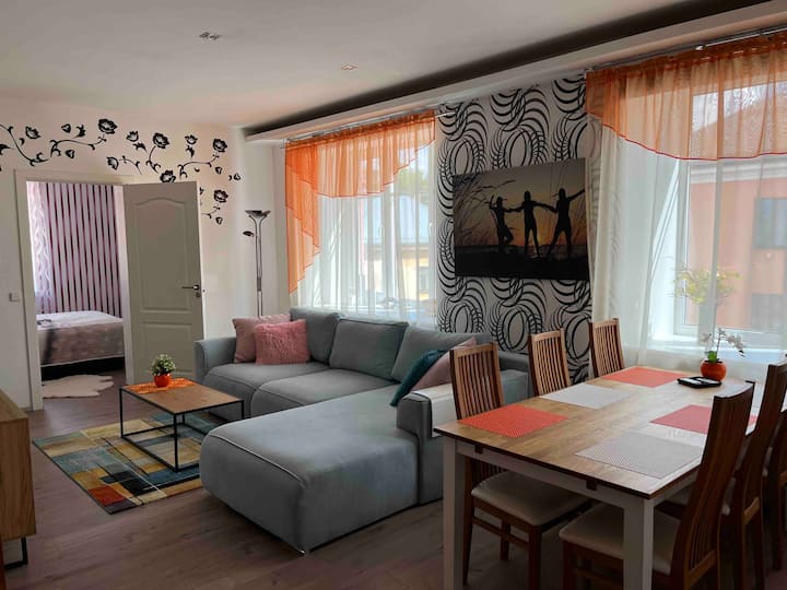 Всекидневна, масивна дървена трапезария(дъб)