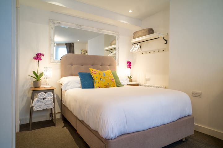 Airbnb Bristol Holiday Rentals Places To Stay